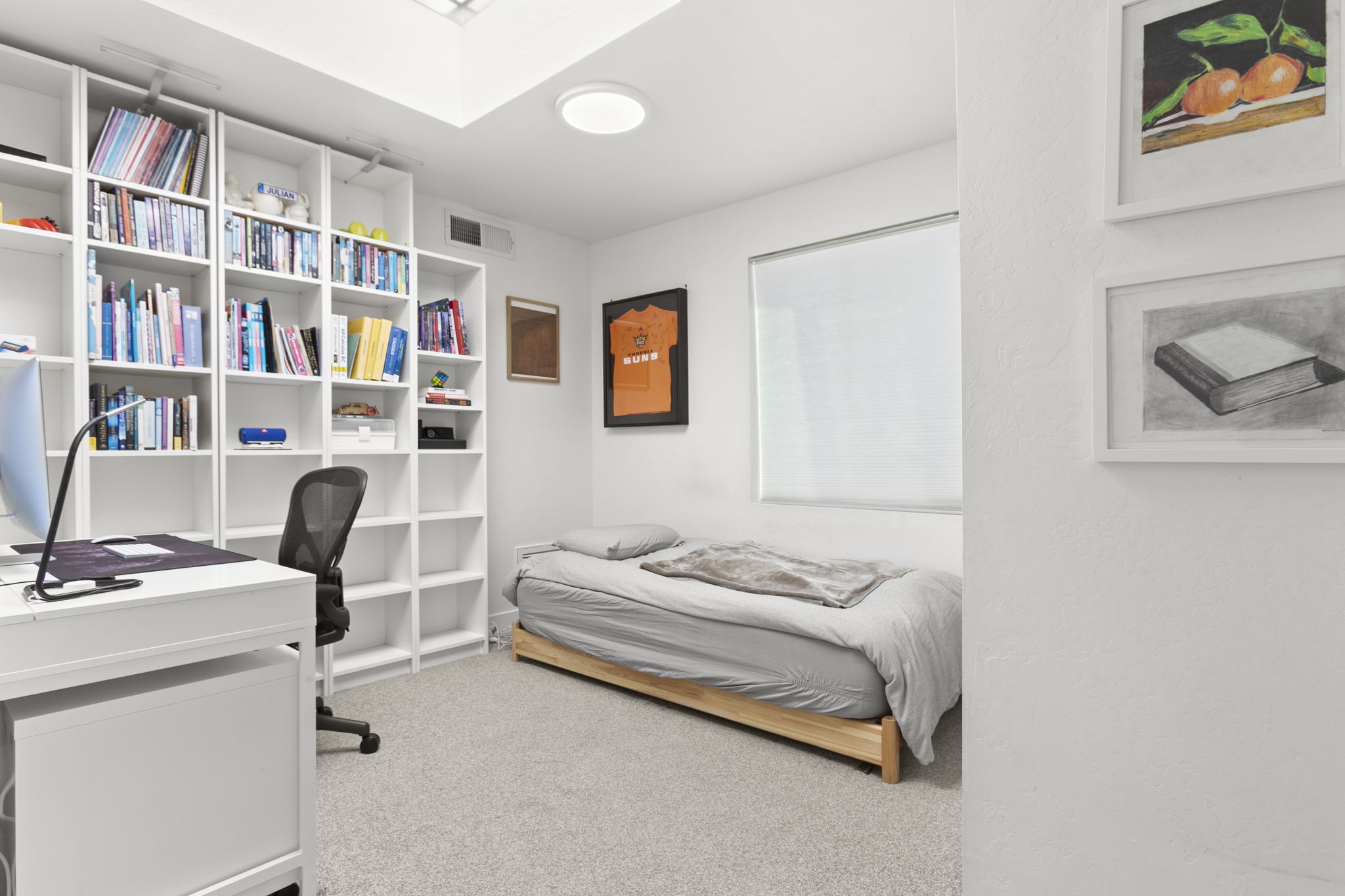 5442 Twins & Co. Realty | 5442 E. Roanoke Ave.